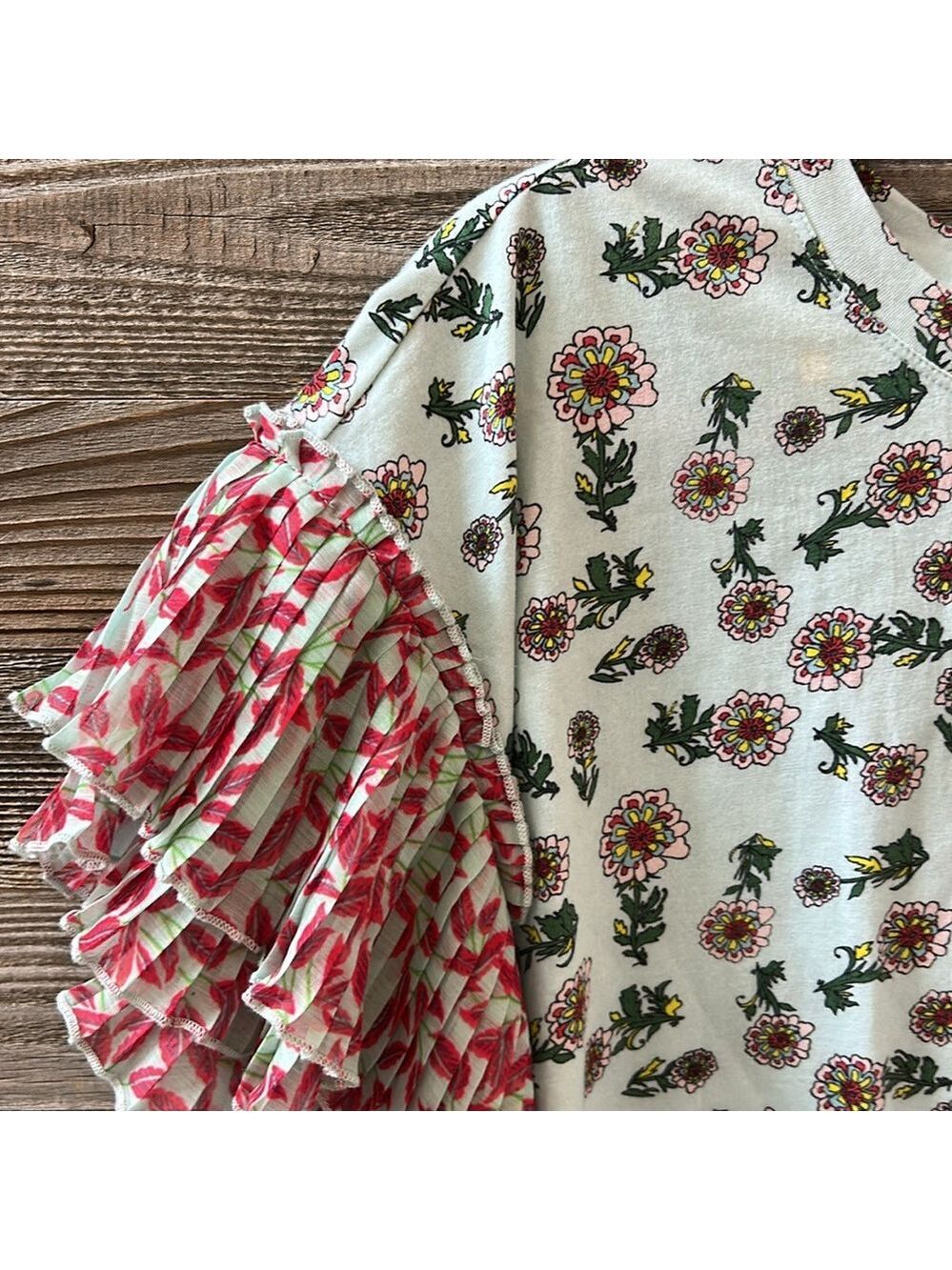 Alice + Olivia Floral Short Sleeved Top Size Small *Flawed* - Picture 4 of 9